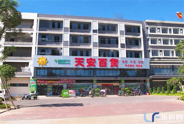 天际名城周边配套：天安百货